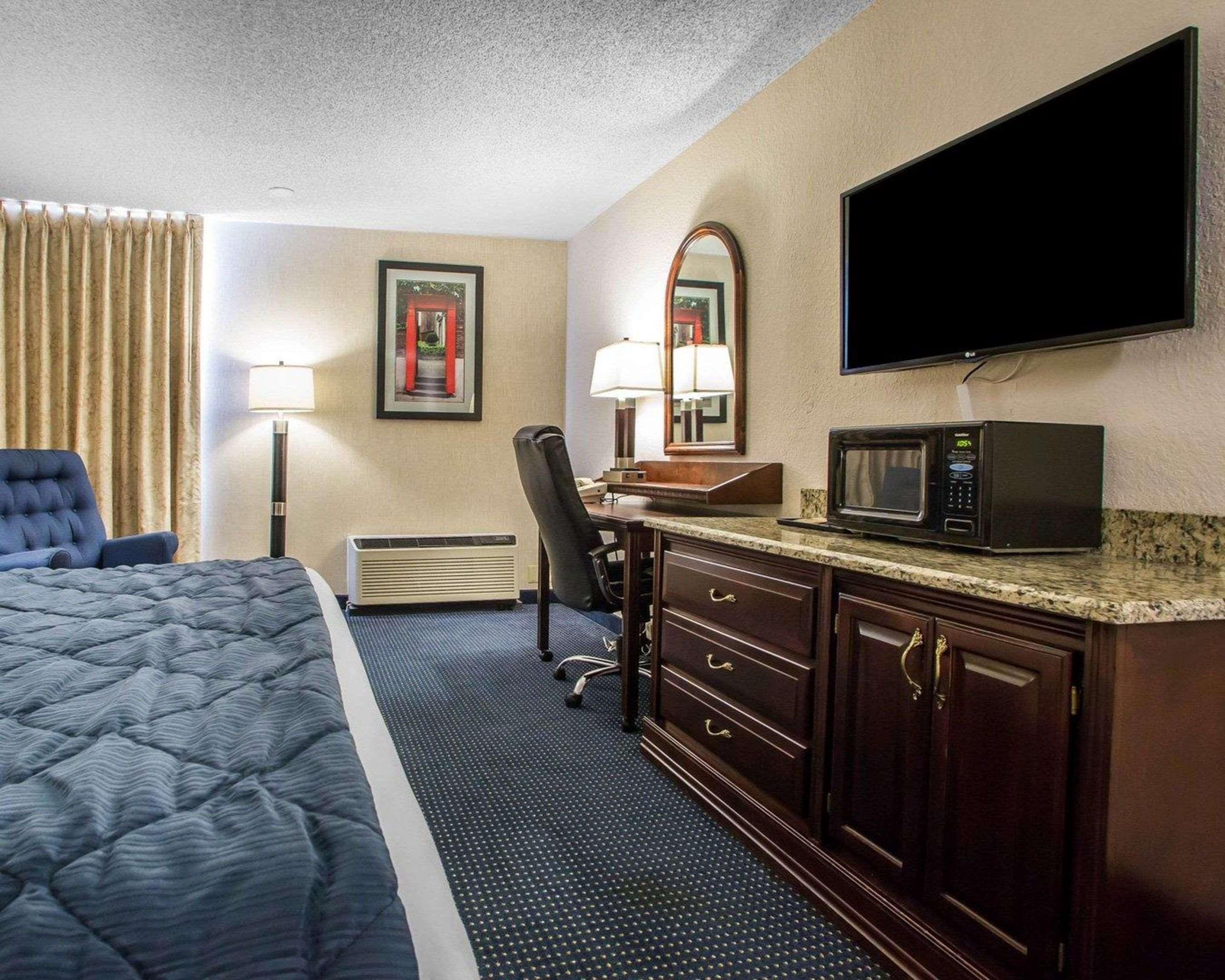 Quality Inn Schaumburg - Chicago Near The Mall Exterior photo