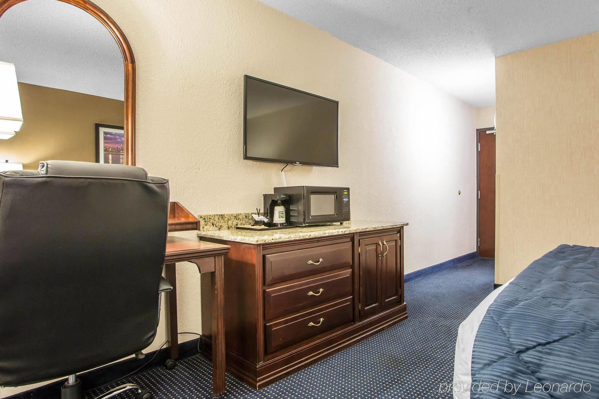 Quality Inn Schaumburg - Chicago Near The Mall Exterior photo