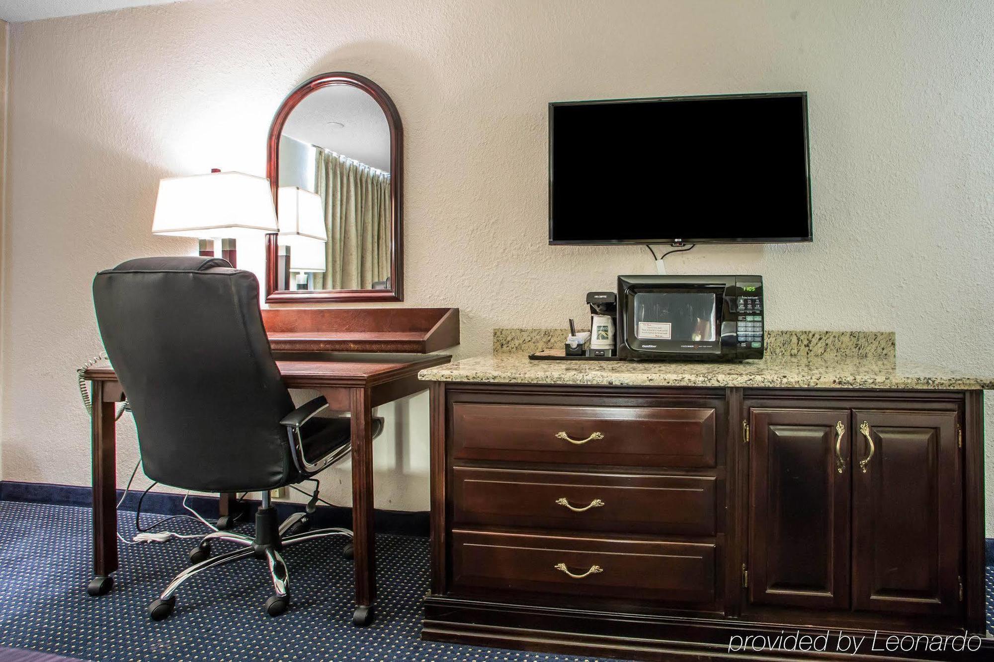 Quality Inn Schaumburg - Chicago Near The Mall Exterior photo